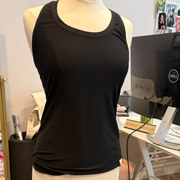 Vuori Black Women's Tank Top - Picture 1 of 5